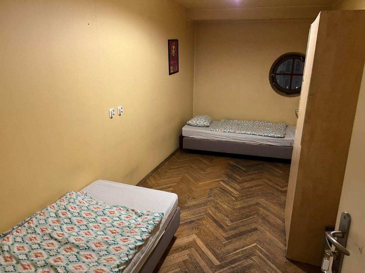 50 People Bis Apartment Cracóvia Exterior foto